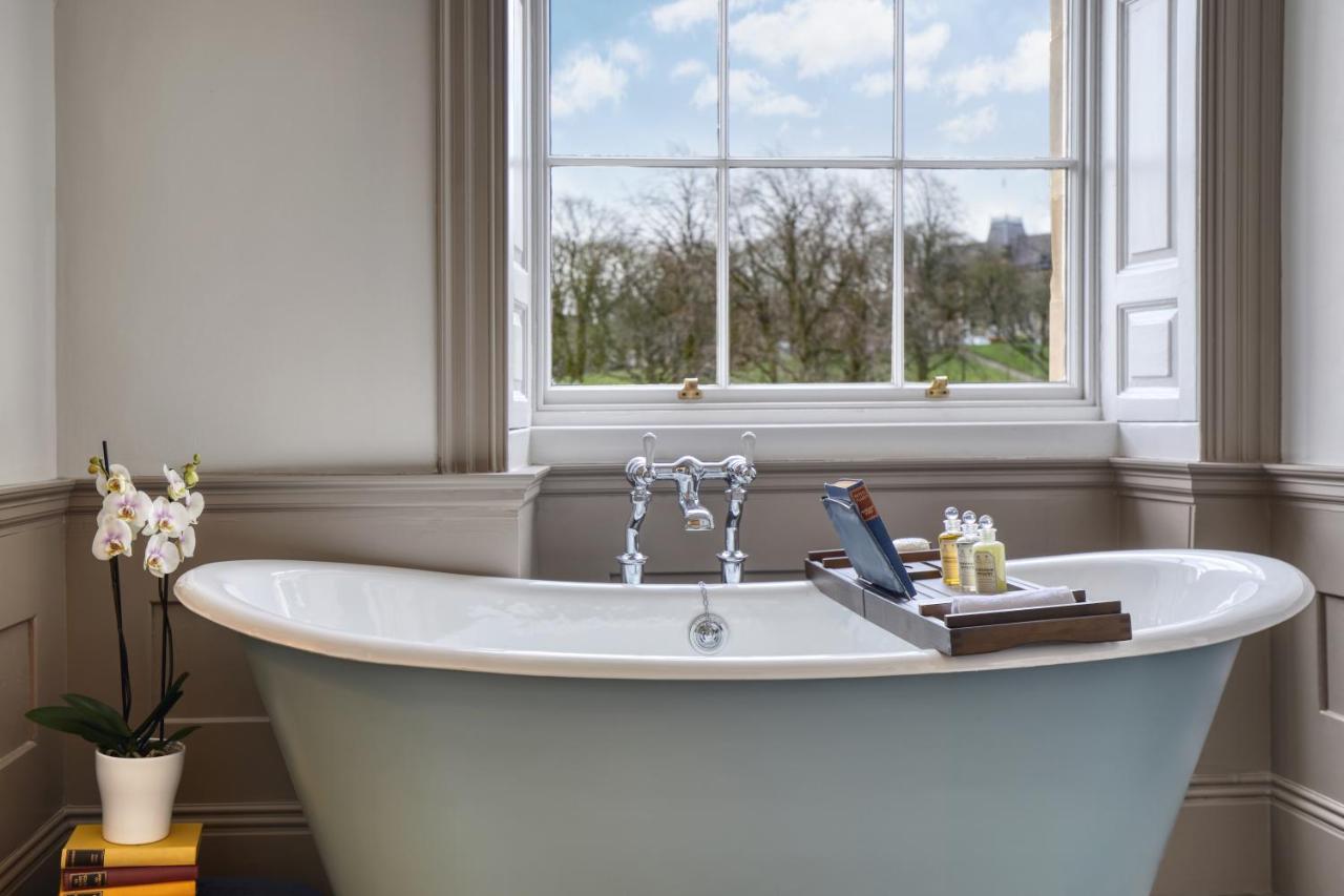 Hotel Ensana Buxton Crescent Exterior foto A freestanding bathtub
