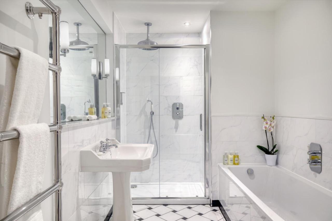 Hotel Ensana Buxton Crescent Exterior foto A shower enclosure